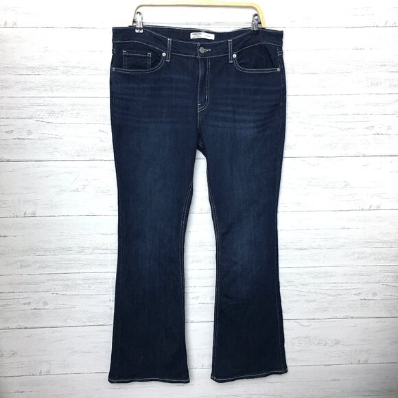 Levi's Signature Women's Jeans True Boot Dark Wash Stretch size 16 length 32" - Picture 1 of 9